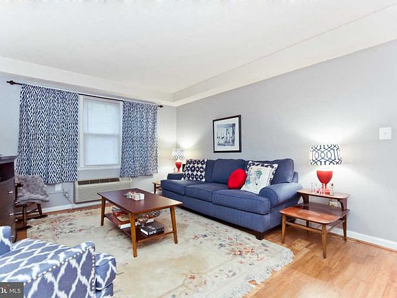 3rd image of 2036 N Woodrow St APT 4