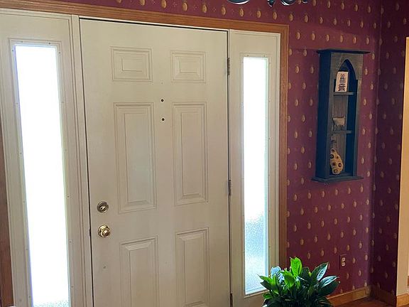 3rd image of 630 Hillcrest Ct