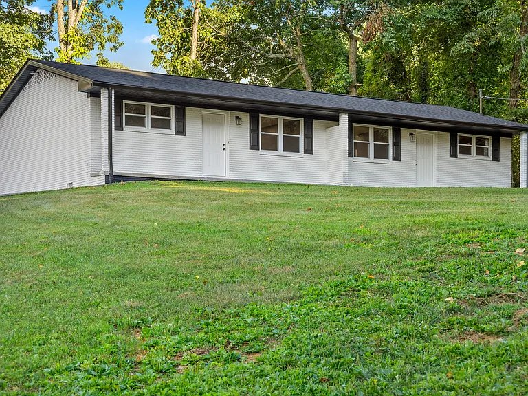 678 Roddy Dr #1 — Photo 2