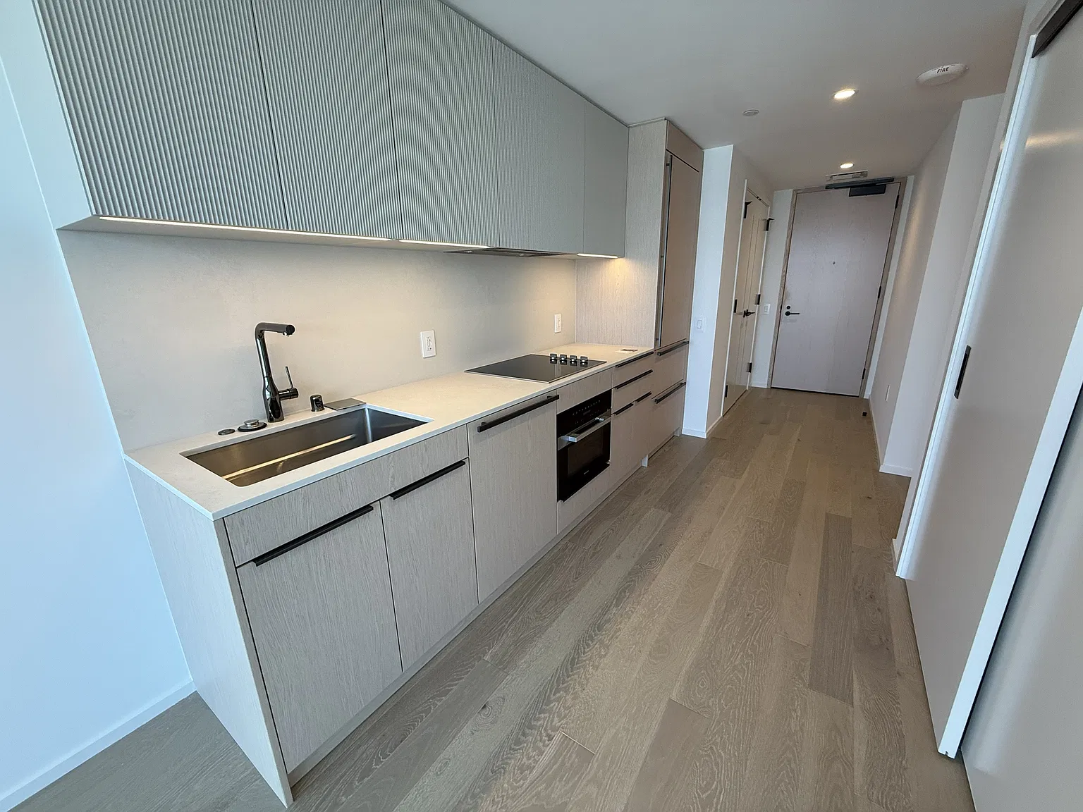 Studio, 490 sqft, $3,100 — Photo 1