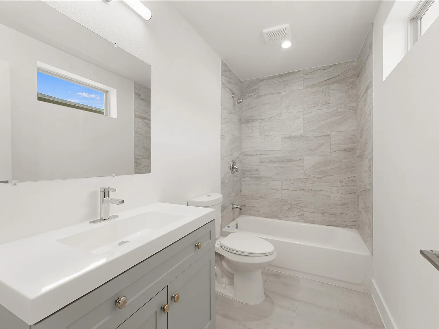 4 bed, 3.5 bath, 2907 sqft, $3,995 — Photo 3