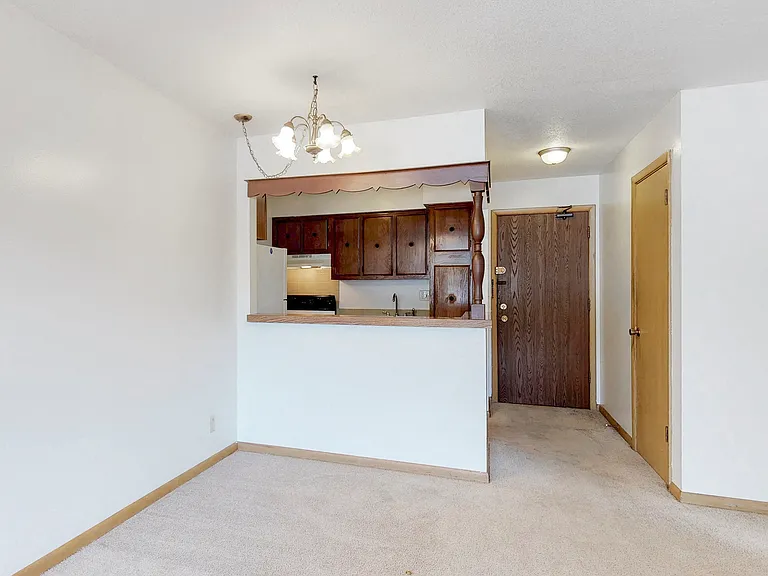 Plaza Manor — Photo 17