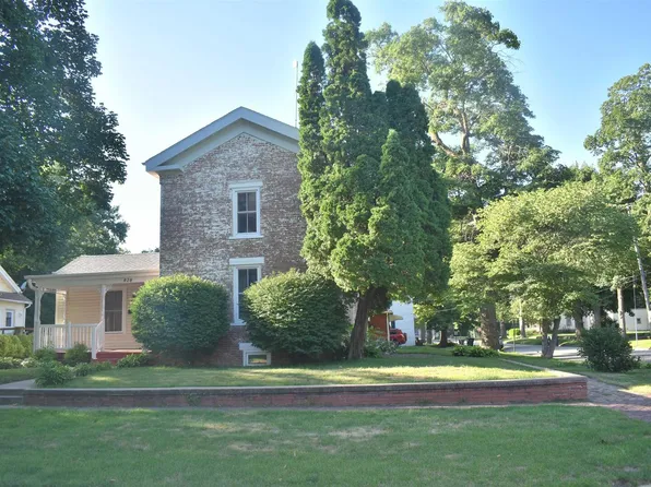 828 E 1st Ave, Monmouth, IL 61462