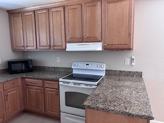 5th image of 8678 Beverly Ln #1
