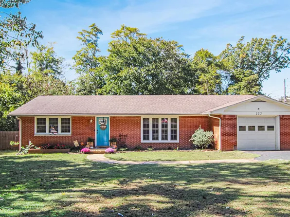 223 Lake Dr, Mayfield, KY 42066