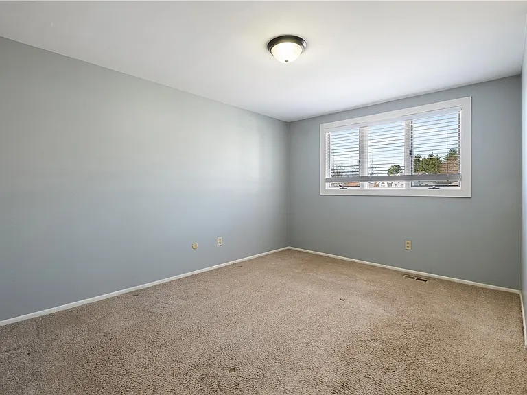 16 Wheatfield Dr — Photo 13