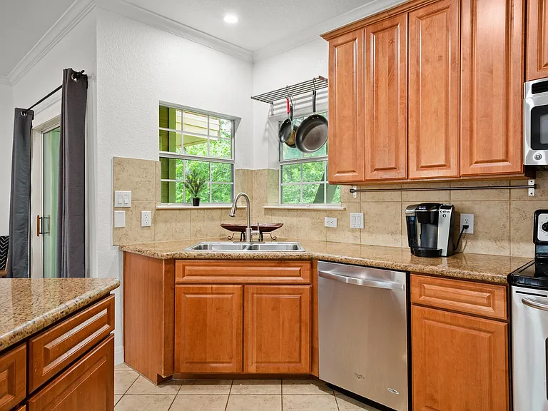 1402 Parker Ln #4 — Photo 8
