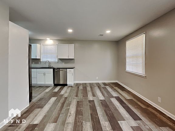 3rd image of 3835 Valley Ridge Dr