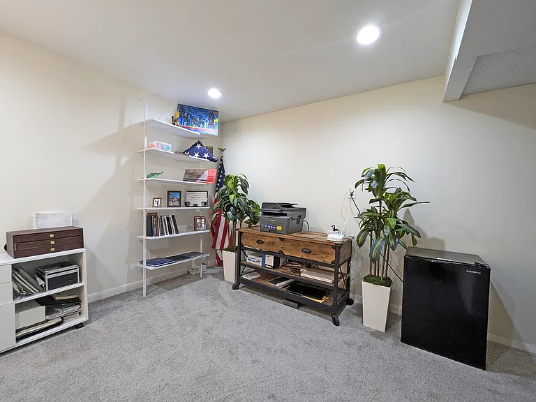1739 Ferndale Ave — Photo 19