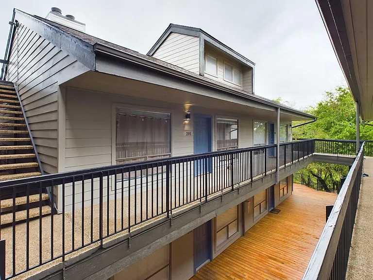 908 Poplar St #201 — Photo 13