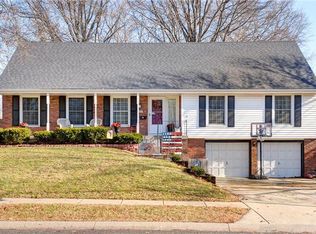 6921 NW Dawn Ln, Kansas City, MO 64151