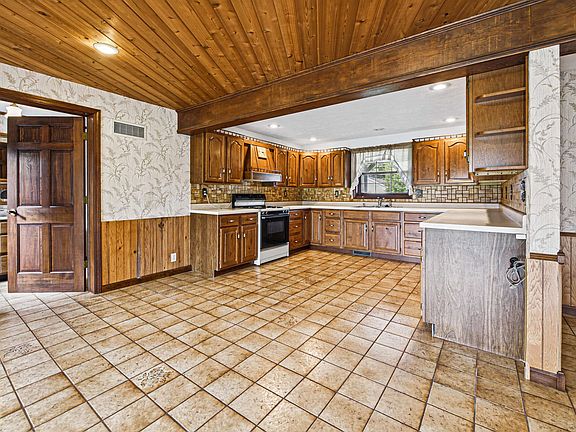 4th image of 2131 Lancaster Heights Rd