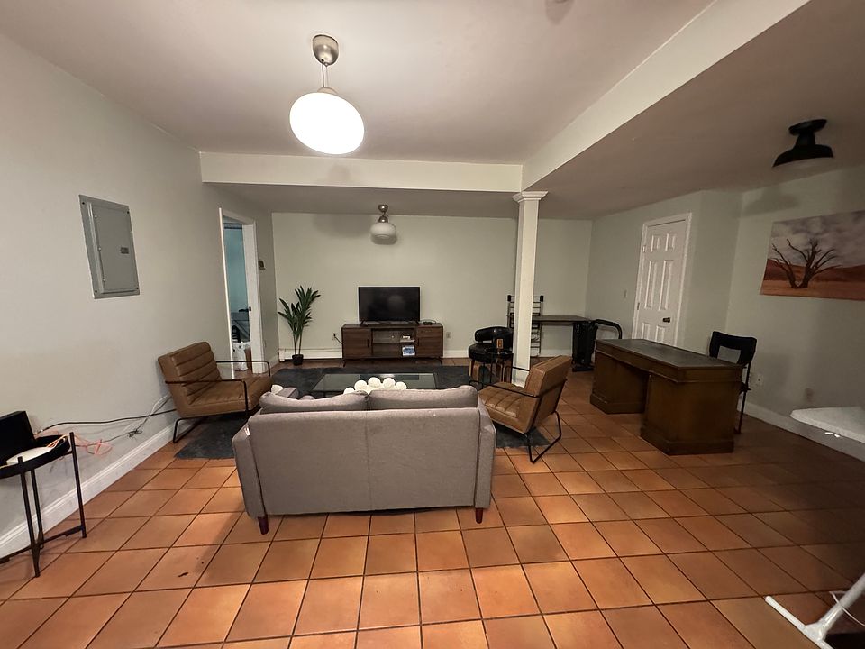 1st image of 17 Cummings Rd APT A