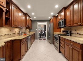 5203 Cottingham Pl, Alexandria, VA 22304