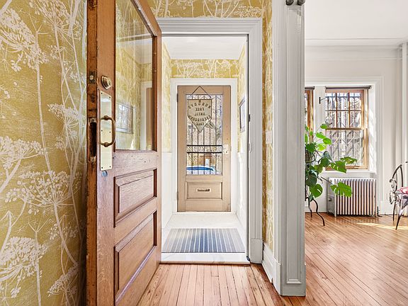 4th image of 129 Cambridge Pl #1