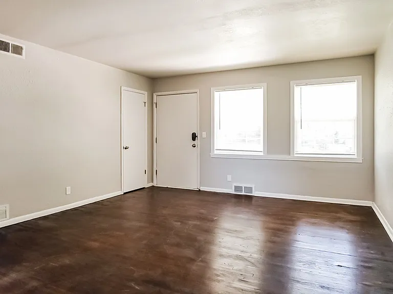 1583637_021_living_room_13181634.jpg