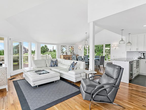 4th image of 20 Sandgate Ln