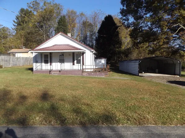 206 Walnut St, Galax, VA 24333