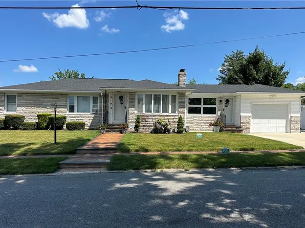 99 Lookout Ave, Cranston, RI 02920