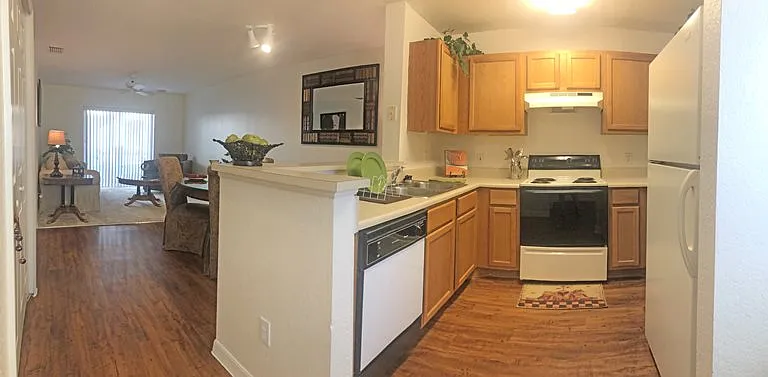 Harvard Apartments — Photo 5