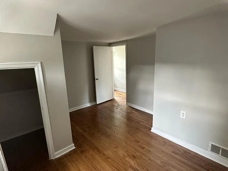 825 E Hampton Ave — Photo 17