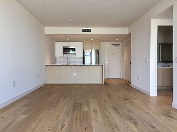 2nd image of 1001 Queen St #3509