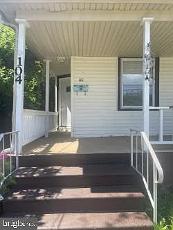 3 bed, 1.0 bath, 1200 sqft, $1,850 — Photo 2
