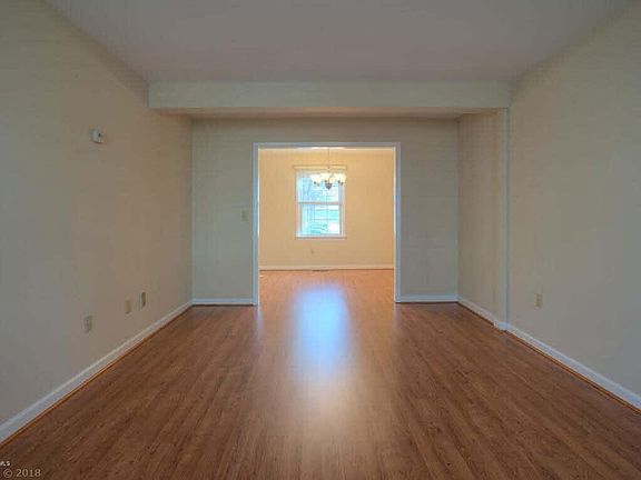 5th image of 228 Huntington Ln