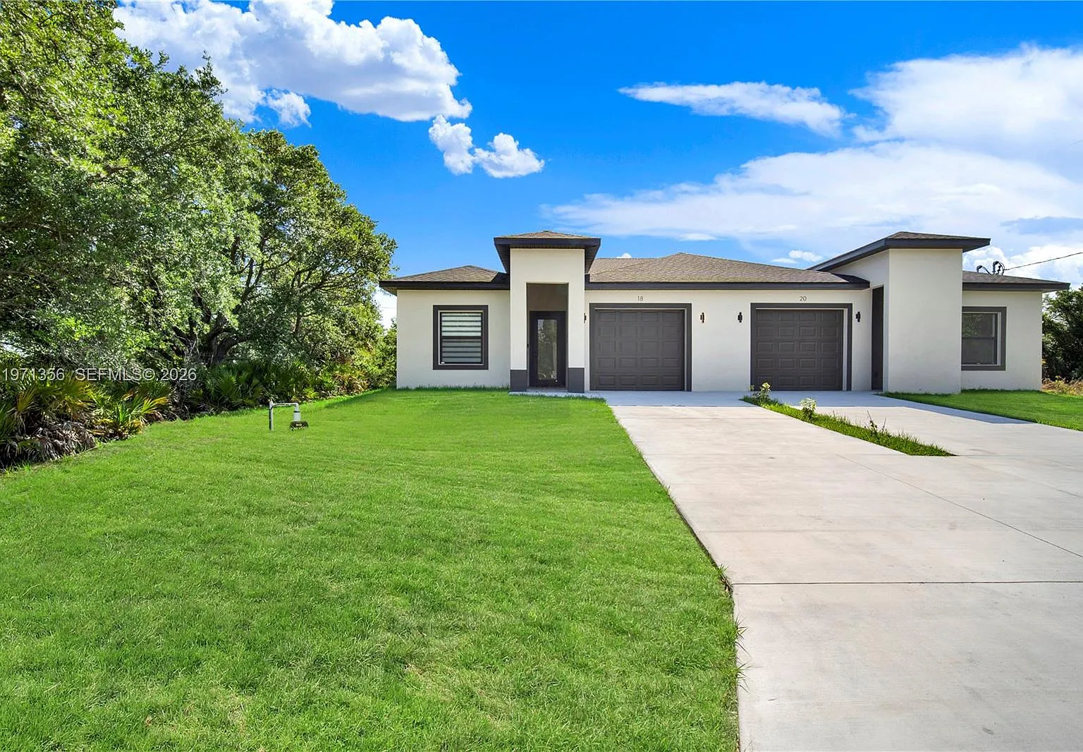 3 bed, 2.0 bath, 1200 sqft, $2,400 — Photo 2