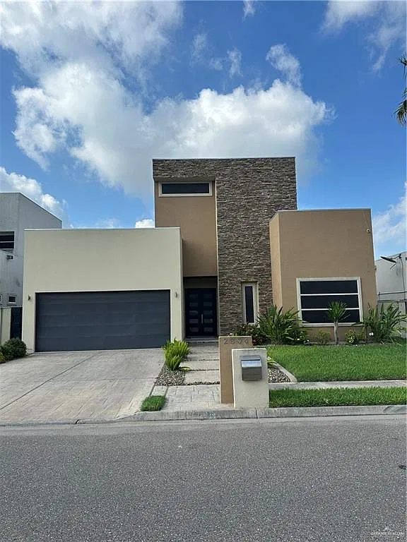 3 bed, 3.0 bath, 2195 sqft, $2,700 — Photo 1