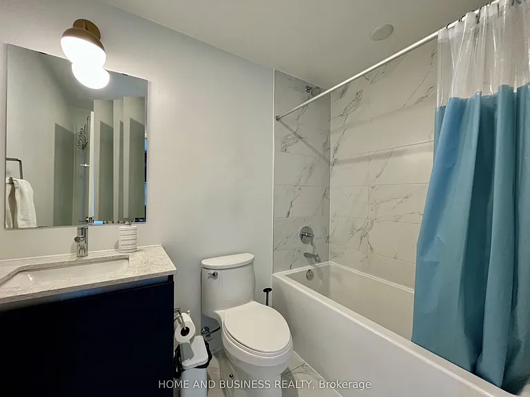 395 Dundas St W #816 — Photo 13