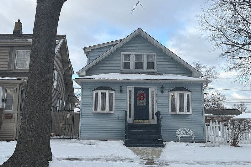 1st image of 7738 W 65th Pl