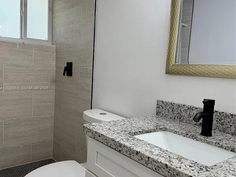 8275 SW 205th Ter — Photo 3