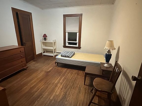 3rd image of 26 Franklin Ave #2
