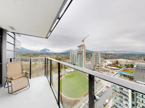 1401 Hunter St #2202, North Vancouver, BC V7J 1H3