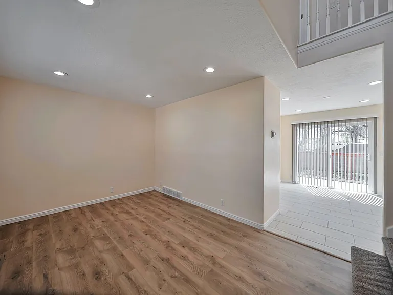 2255 W Red Robin Rd — Photo 9