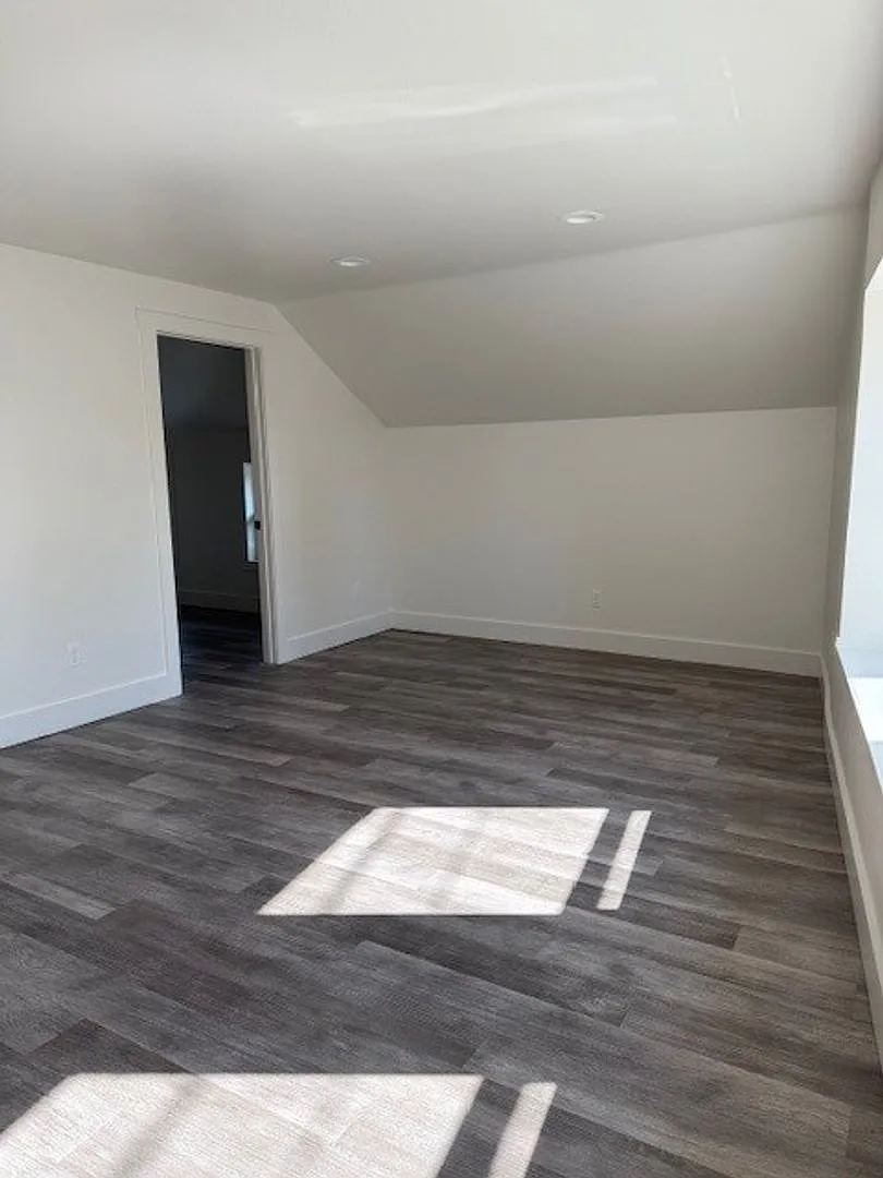 250-Edgewater 7-Plex — Photo 4