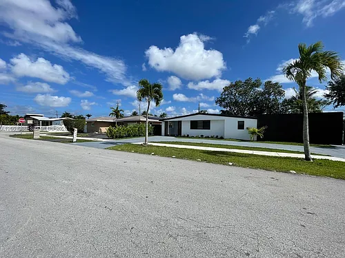 10460 SW 26th Ter Photo 1