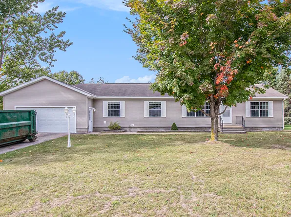 4895 Castleview Dr, Charlevoix, MI 49720