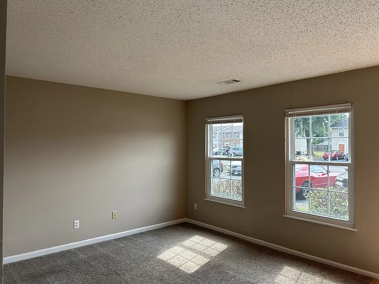 3212 Silvercreek Ave #B — Photo 9