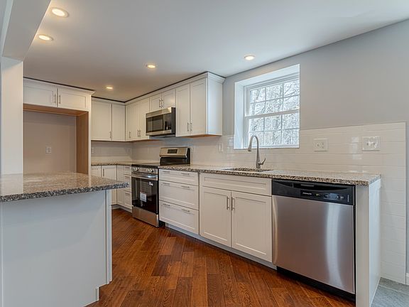 4th image of 33 Linden Street