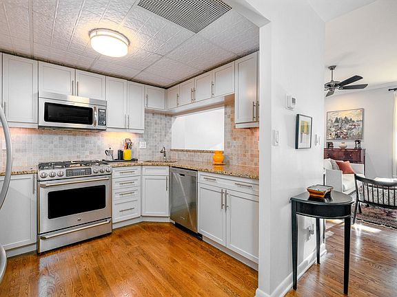5th image of 186 Wayne St APT 419D