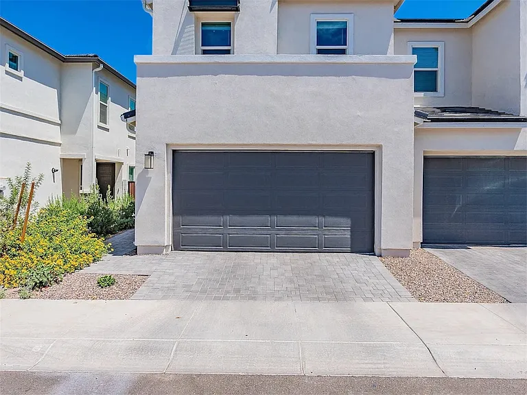 4864 E Village Dr — Photo 36