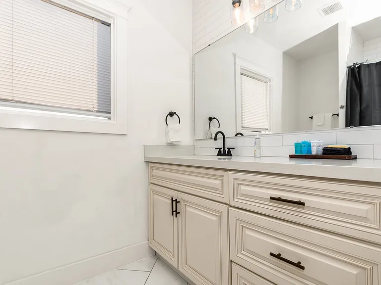 102 S Lockwood Dr #4 — Photo 8