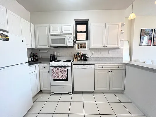 Rented by City Connections Realty | media 15