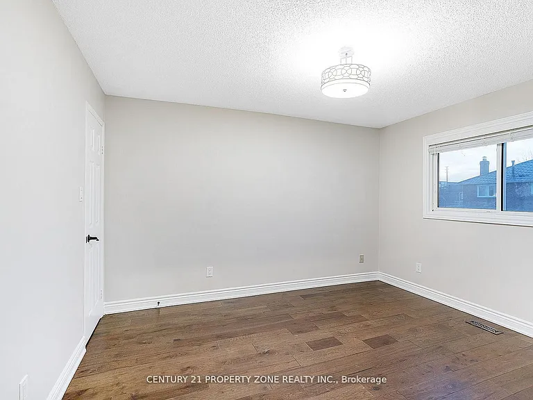 4 Garbutt Cres — Photo 24