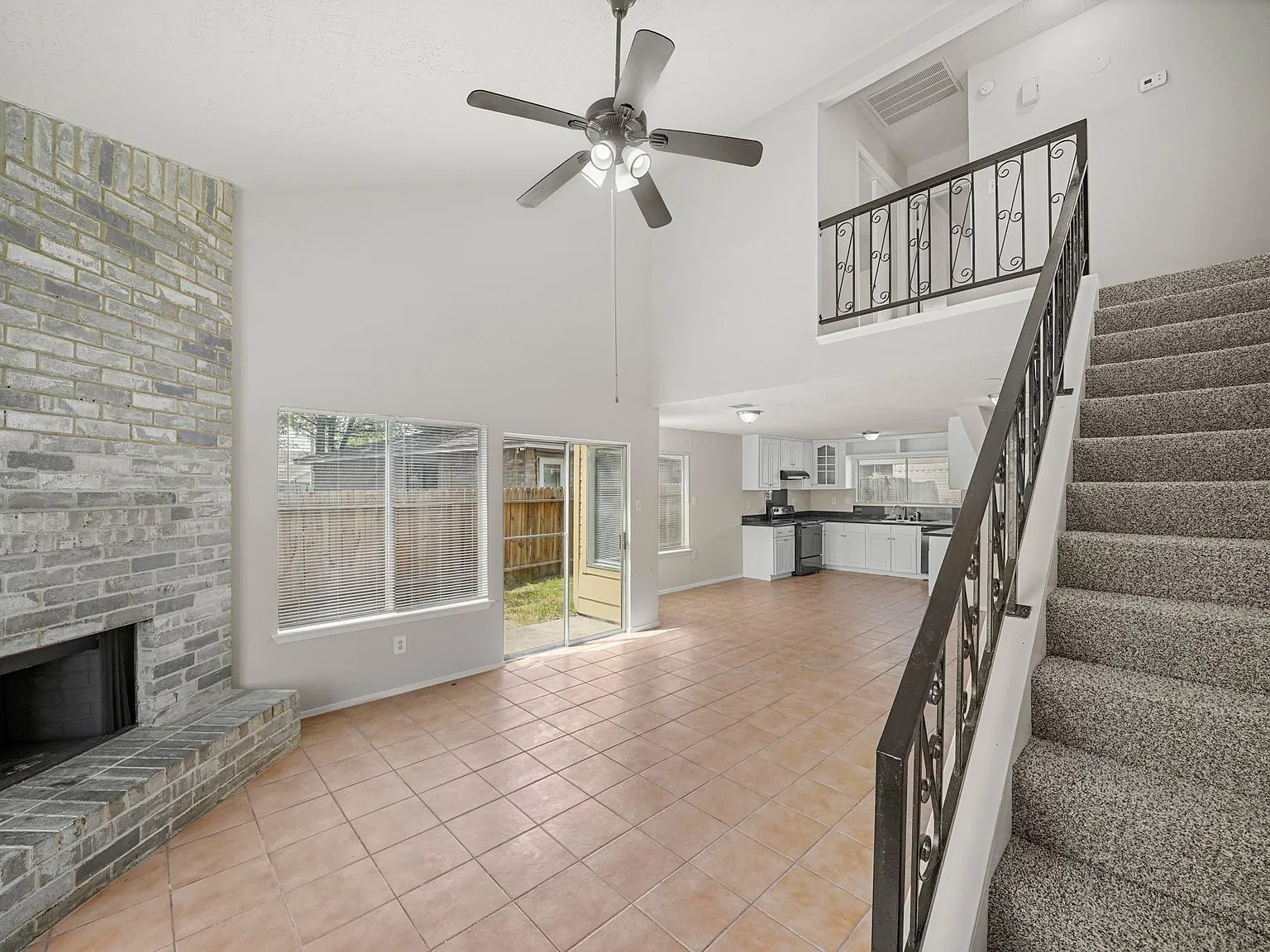 4 bed, 2.5 bath, 1712 sqft, $1,715 — Photo 3