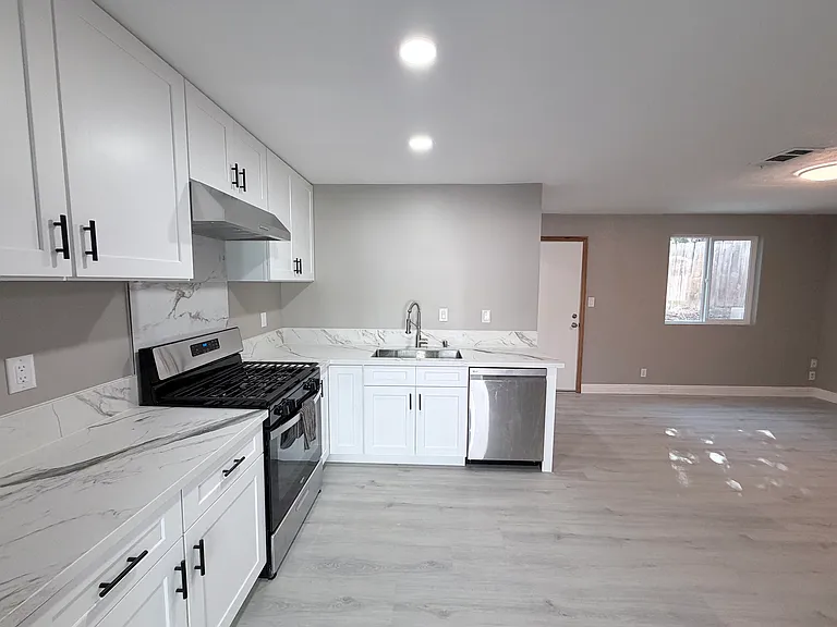 11413 Meknes Way — Photo 14