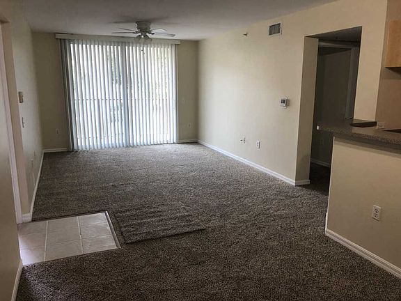 4th image of 613 Villa Cir