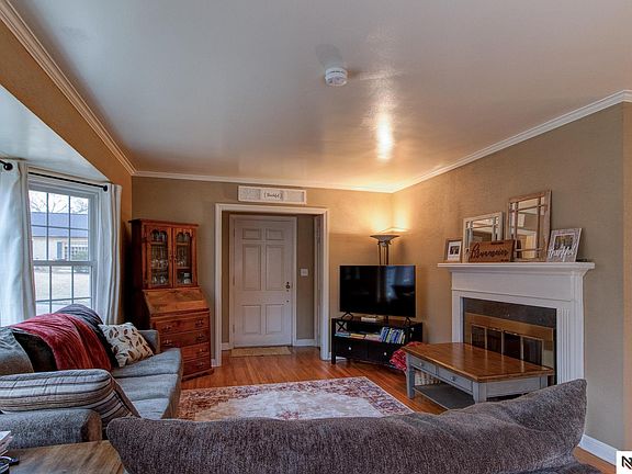 3rd image of 3165 Mayflower Ave
